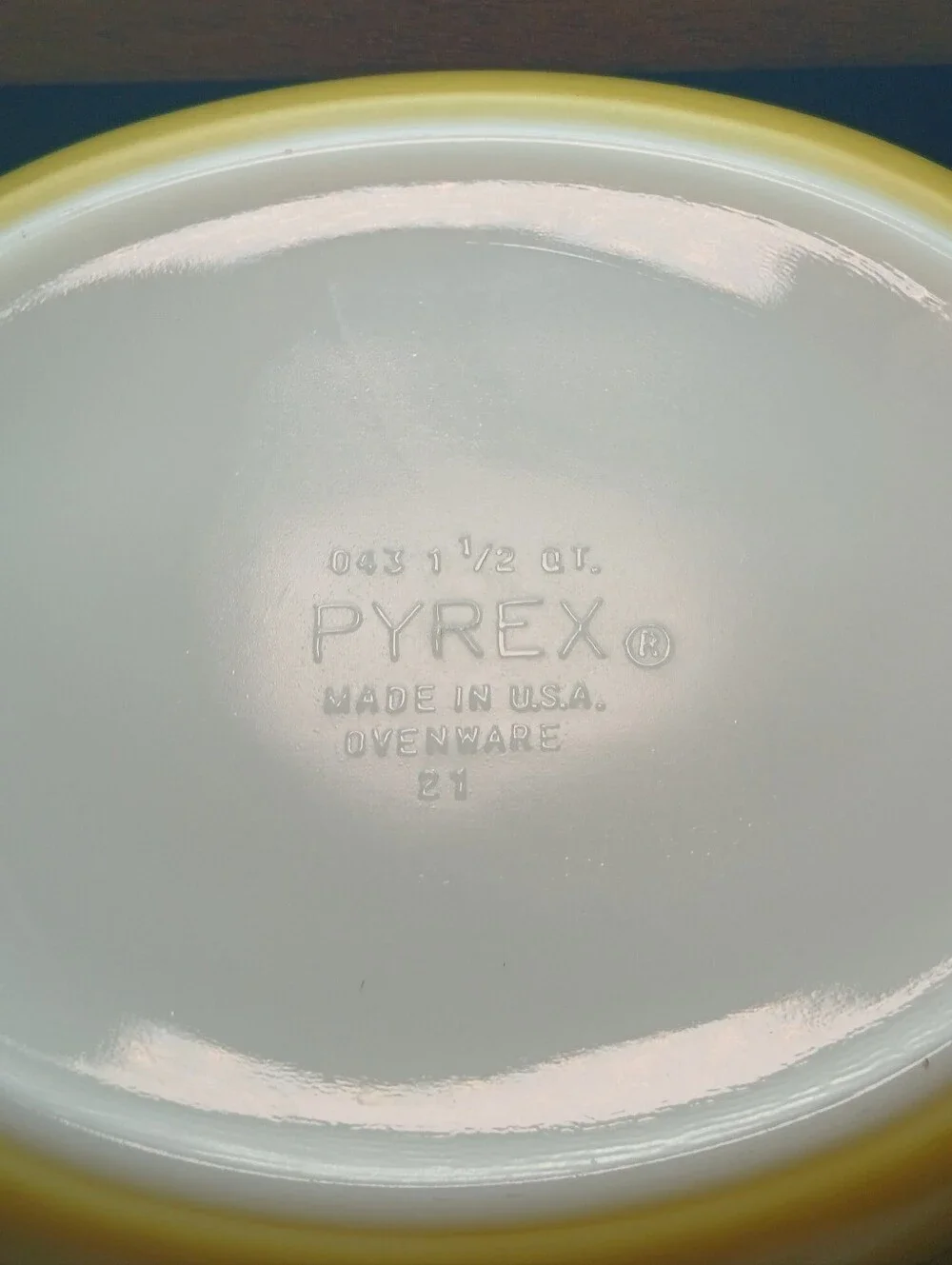 Pyrex 1.5 quart casserole dish in Empire Scroll/Golden Scroll & Golden Garland